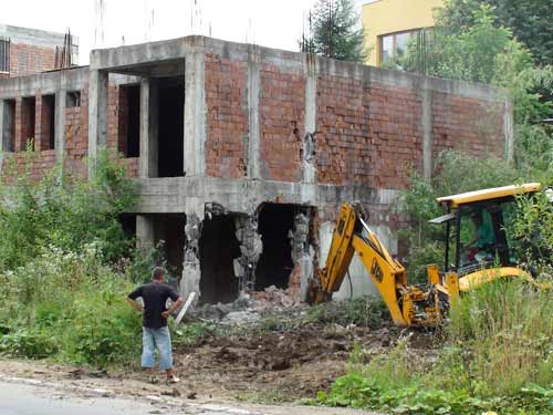 Foto demolare - bloc Baia Mare (c) eMaramures.ro